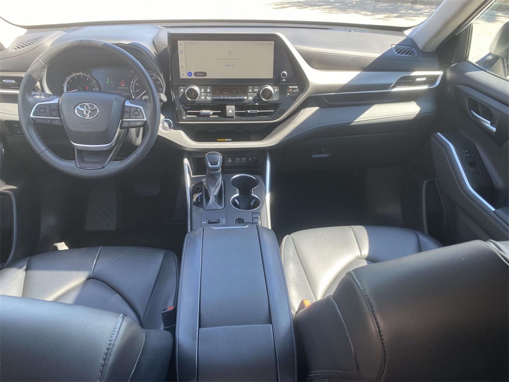 2023 Toyota Highlander XLE photo 8