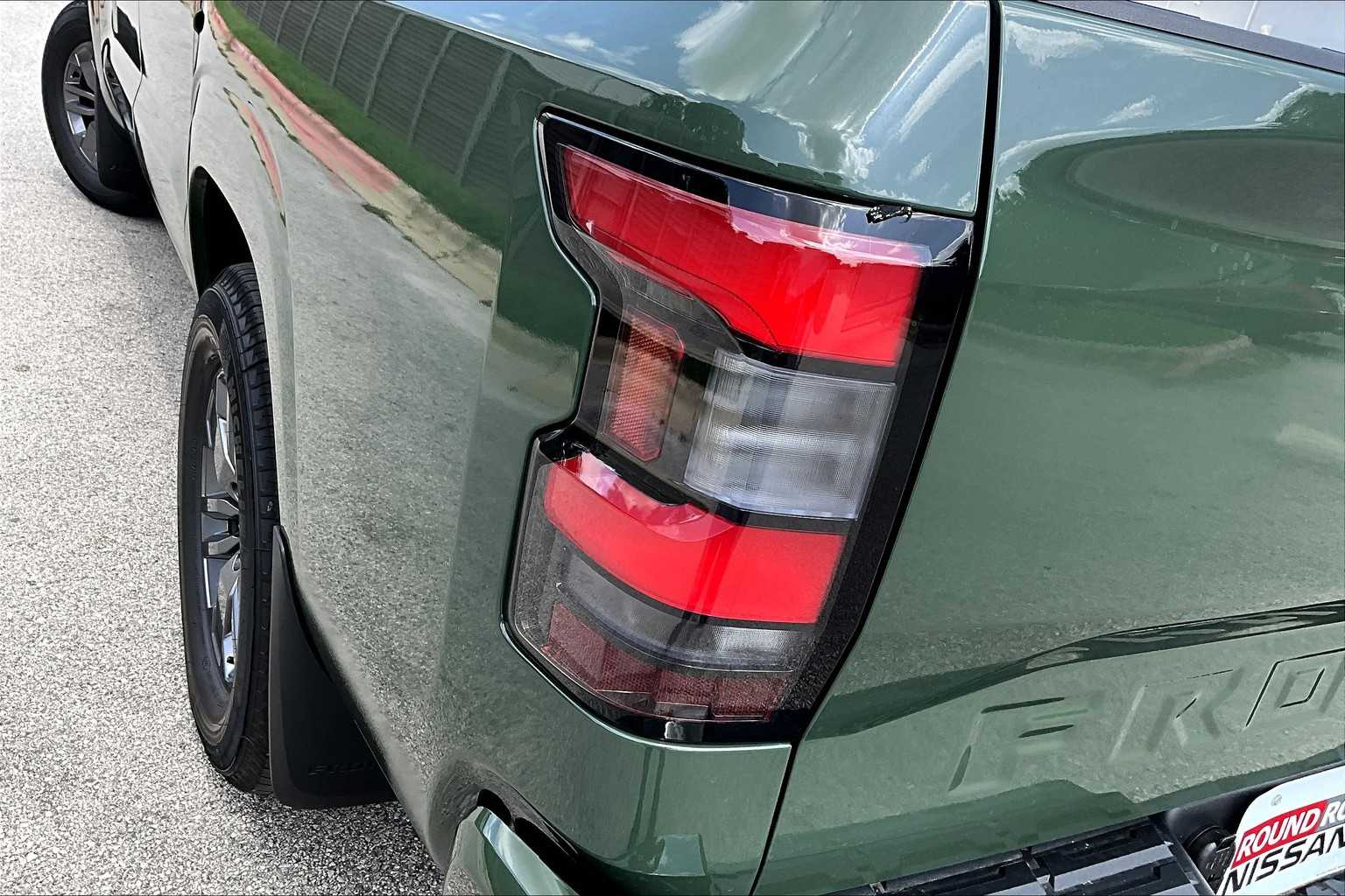 2025 Nissan Frontier SV photo 12