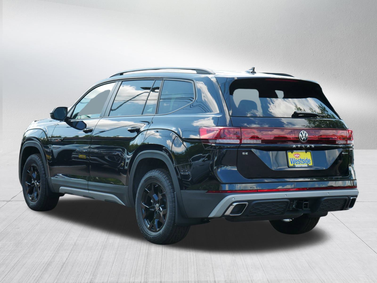 2025 Volkswagen Atlas Peak Edition SE photo 2