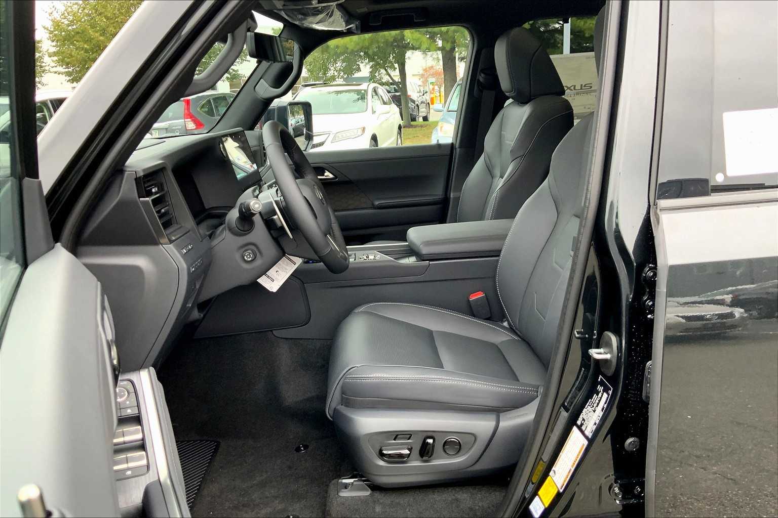 2025 Lexus GX 550 Luxury photo 9
