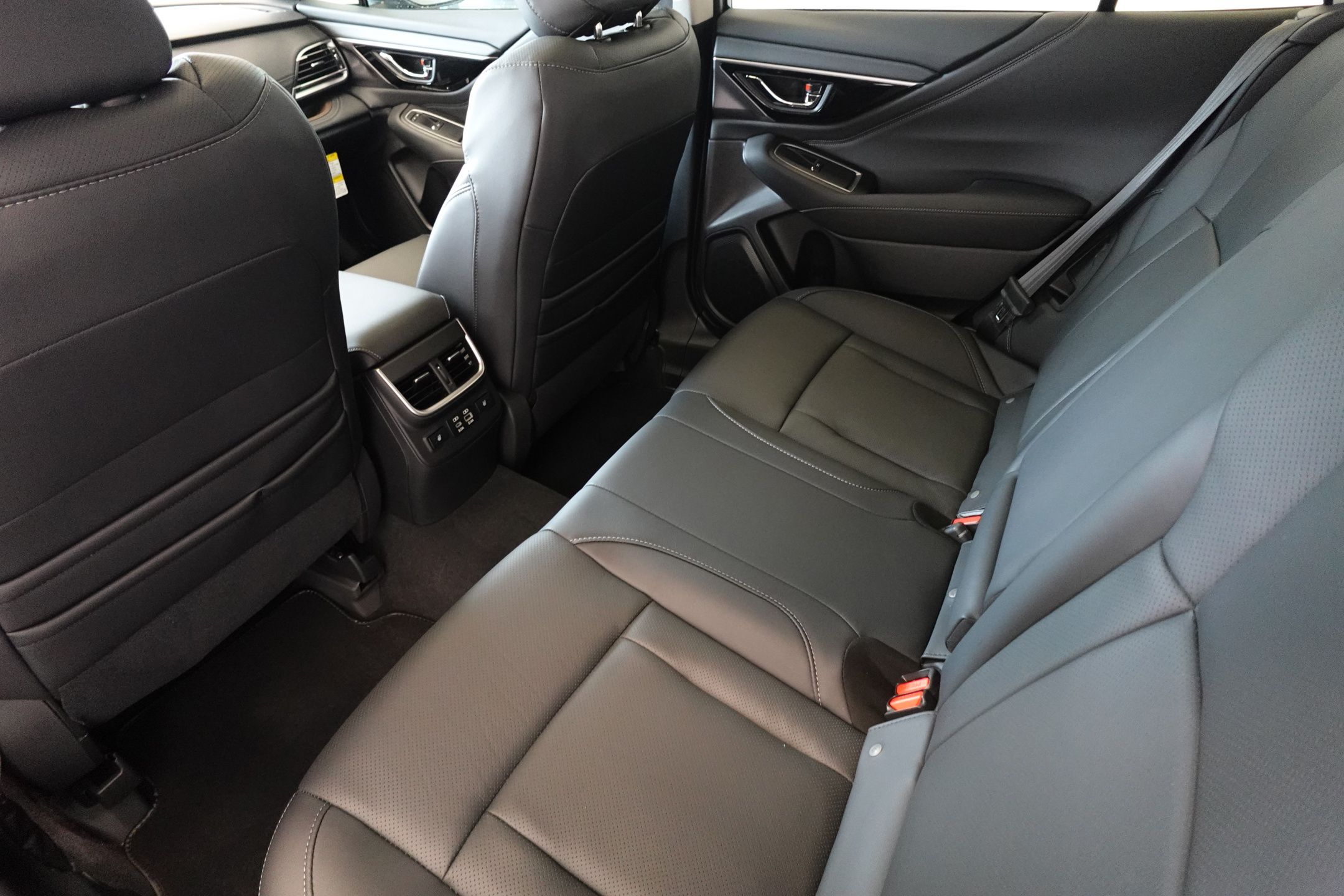 2025 Subaru Outback Touring photo 18