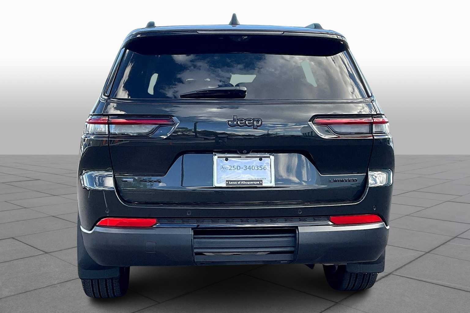 2023 Jeep Grand Cherokee Limited photo 4