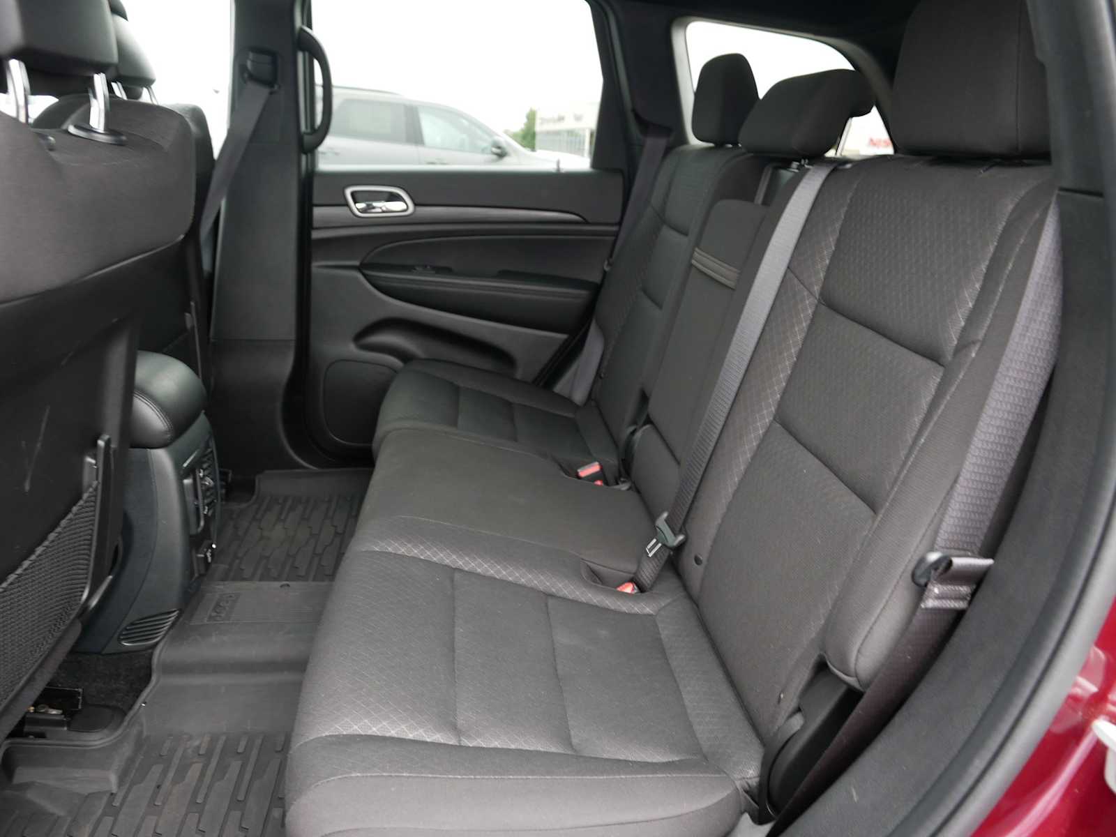 2022 Jeep Cherokee Laredo photo 13