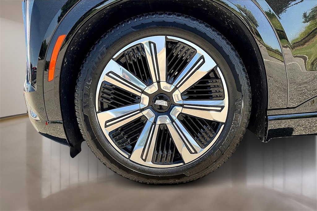 2025 Cadillac Escalade IQ Luxury photo 8