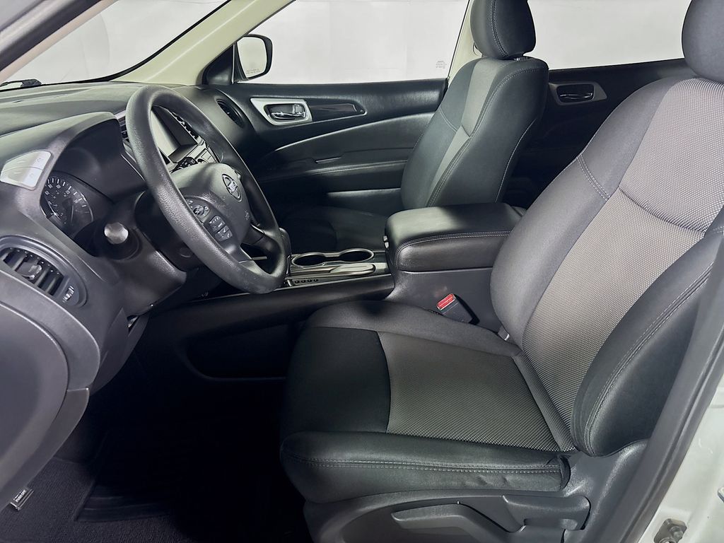 2019 Nissan Pathfinder S photo 11