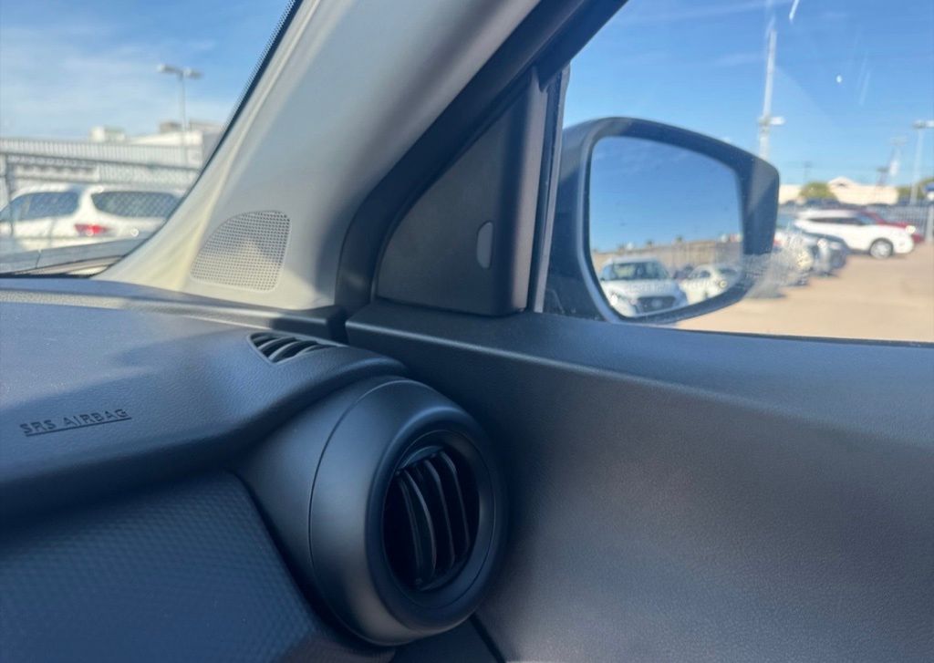 2025 Nissan Kicks Play S photo 18