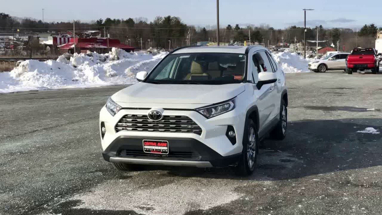 2020 Toyota RAV4 Limited photo 3