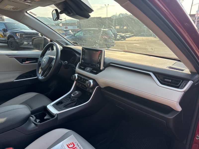 2021 Toyota RAV4 XLE Premium photo 10