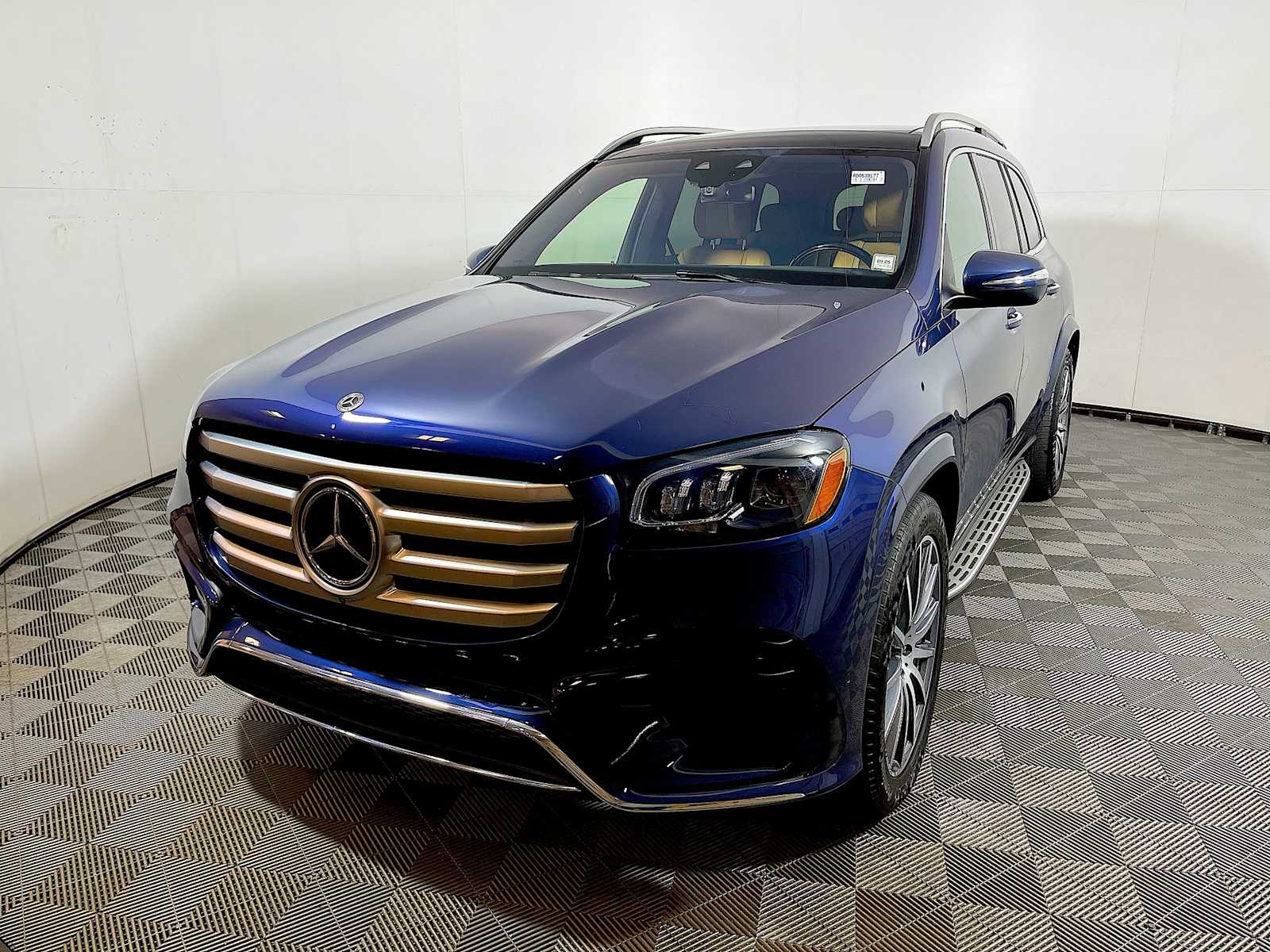 2024 Mercedes Benz GLS 580 4MATIC photo 3
