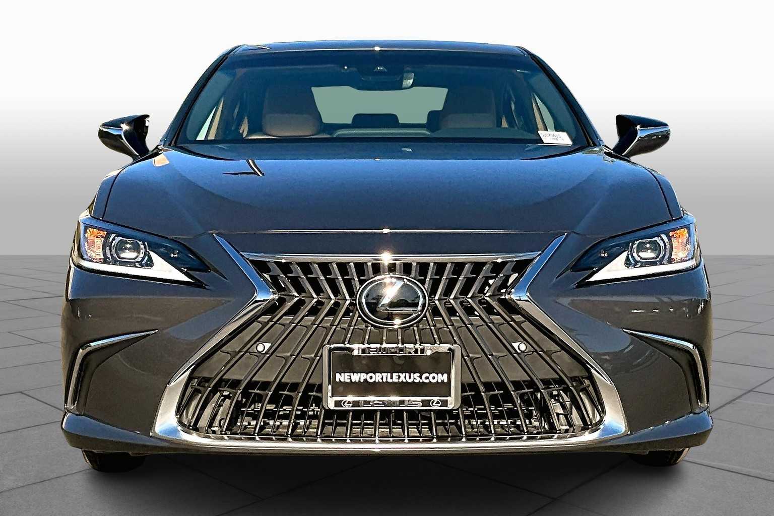 2025 Lexus ES 300h photo 3