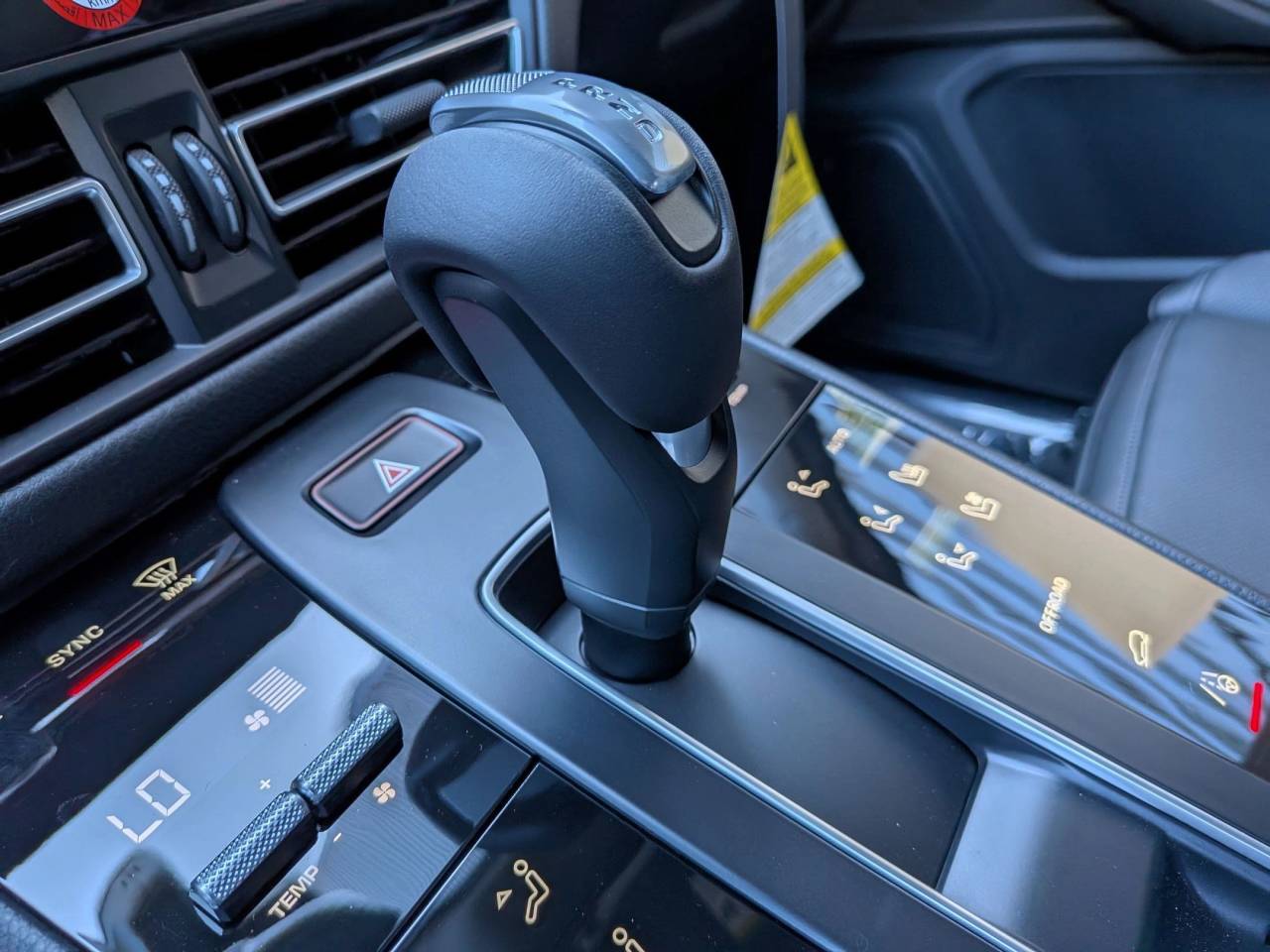 2025 Porsche Macan T photo 20