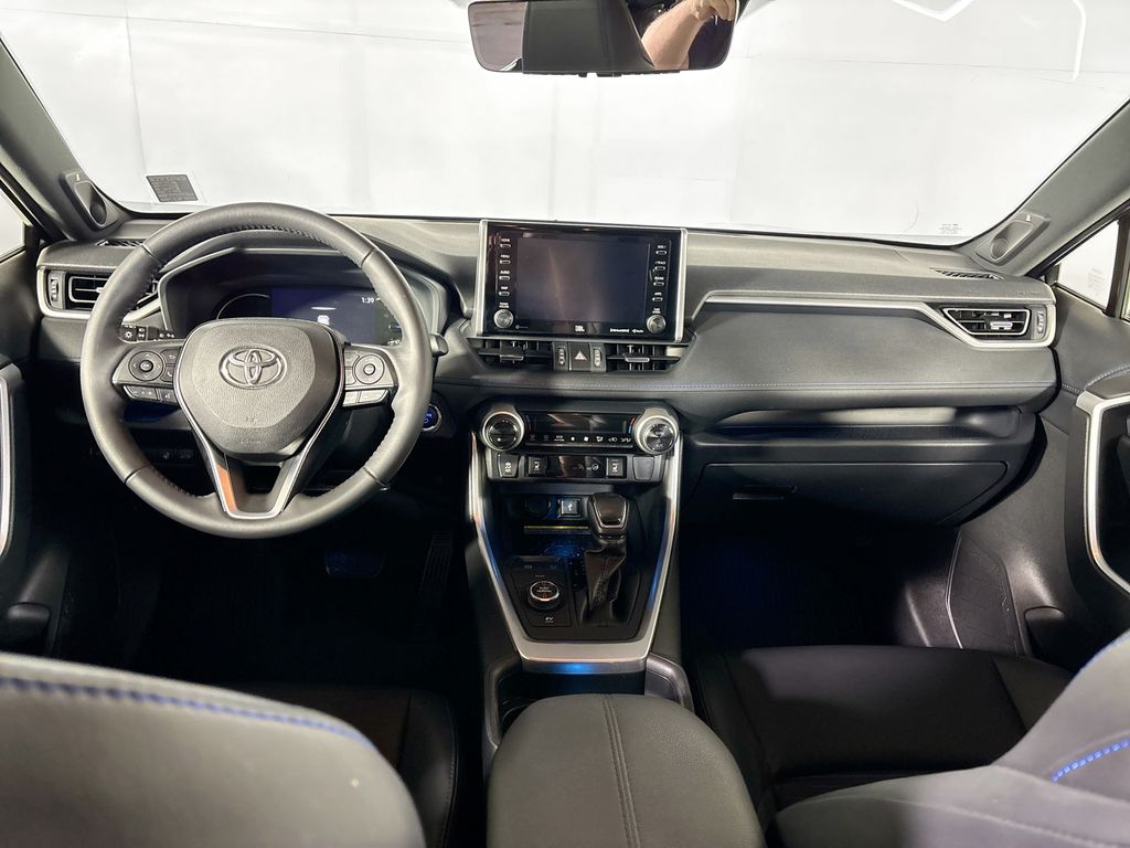2020 Toyota RAV4 Hybrid XSE photo 11