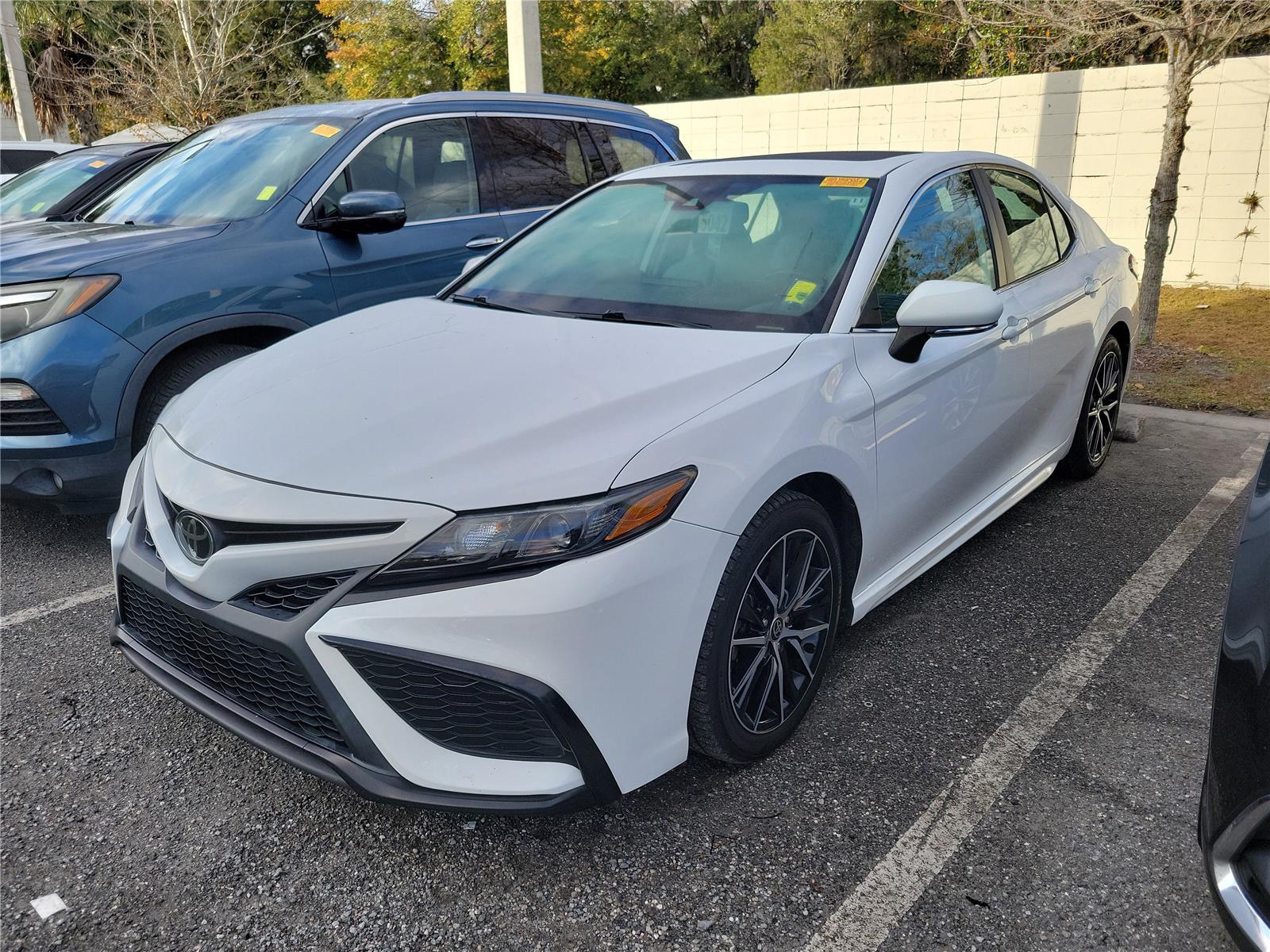 2021 Toyota Camry SE's photo