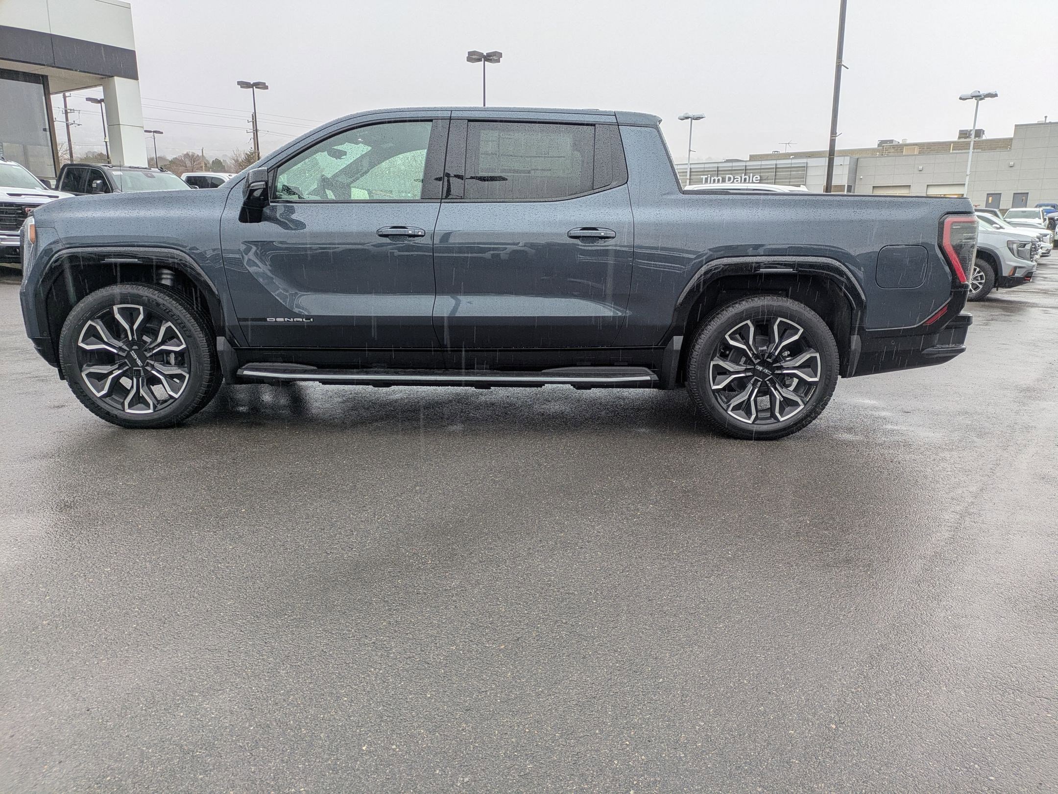 2025 Gmc Sierra EV Denali photo 2