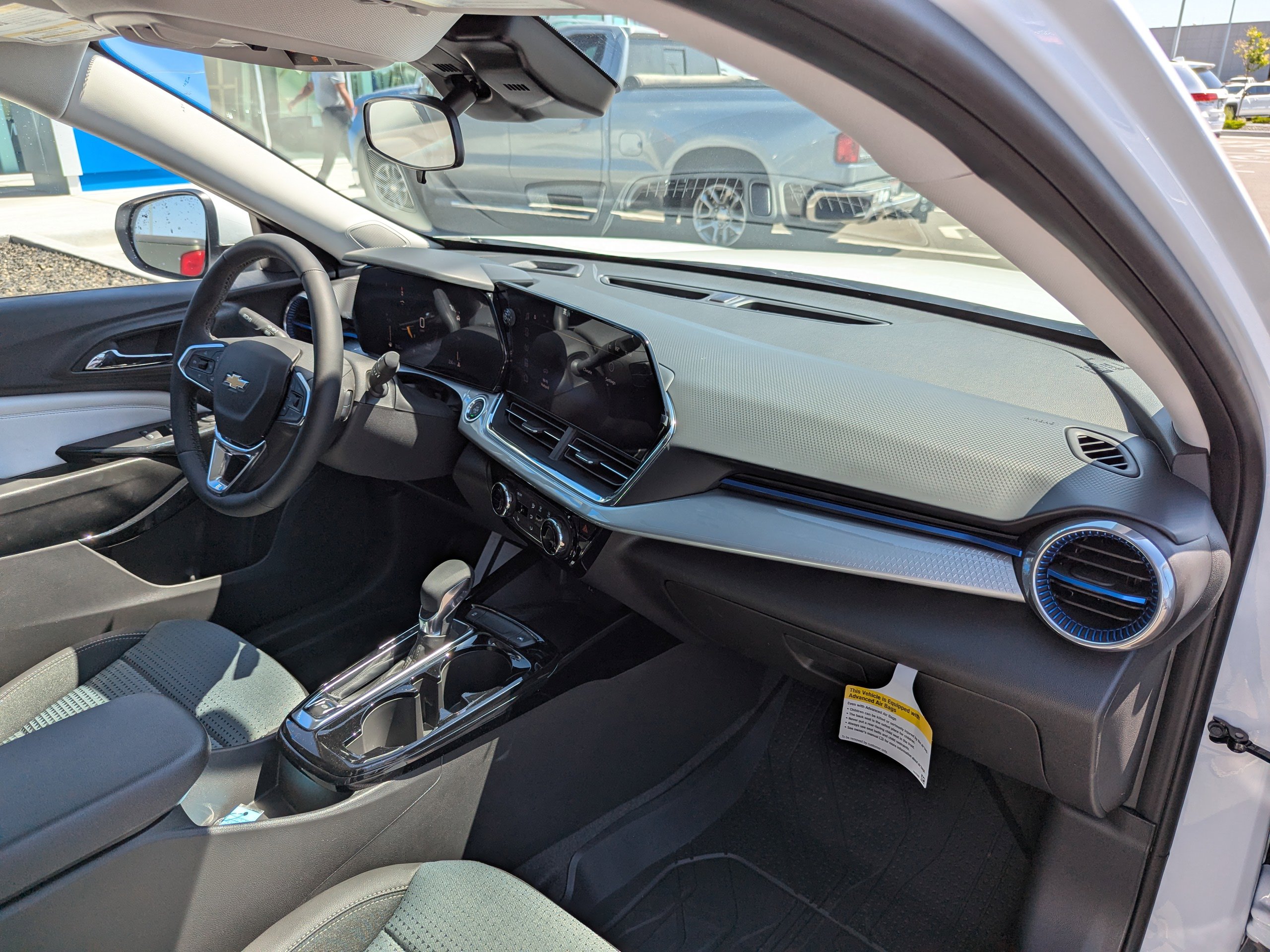 2025 Chevrolet Trax LT photo 38