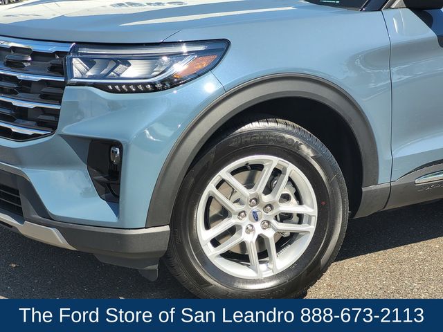 2025 Ford Explorer photo 4
