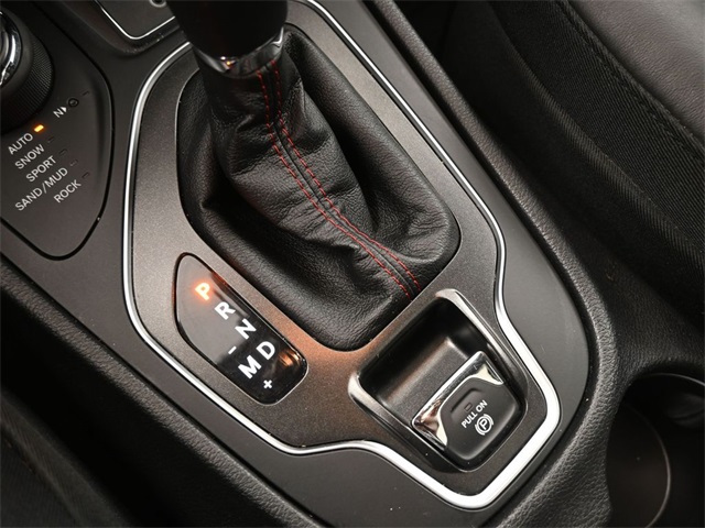 2019 Jeep Cherokee Trailhawk photo 2