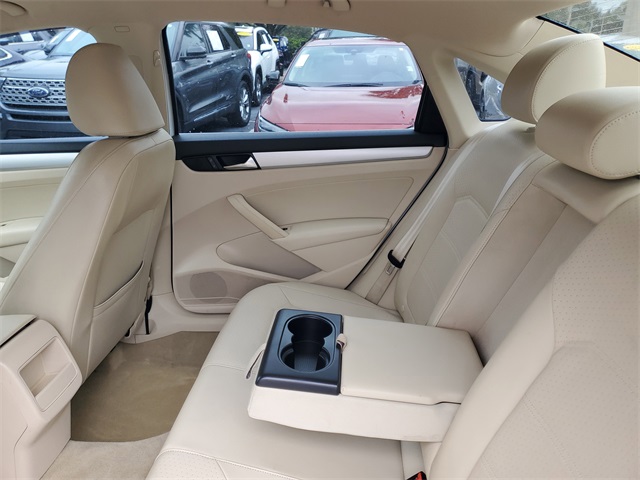 2012 Volkswagen Passat SE photo 21
