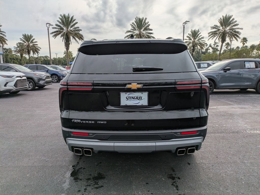 2025 Chevrolet Traverse photo 4