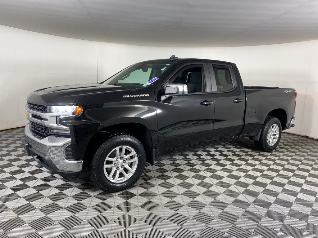 2020 Chevrolet Silverado 1500 LT photo 3
