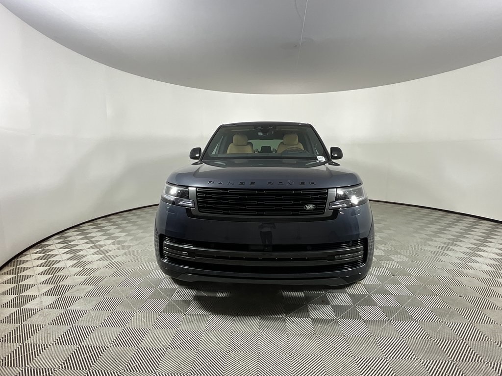2025 Land Rover Range Rover SE photo 3