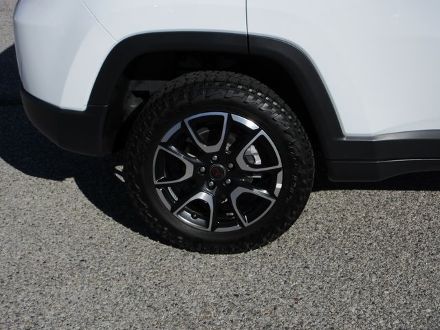 2025 Jeep Compass Trailhawk photo 3