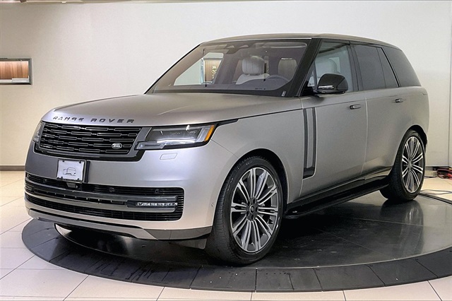 2023 Land Rover Range Rover SE's photo
