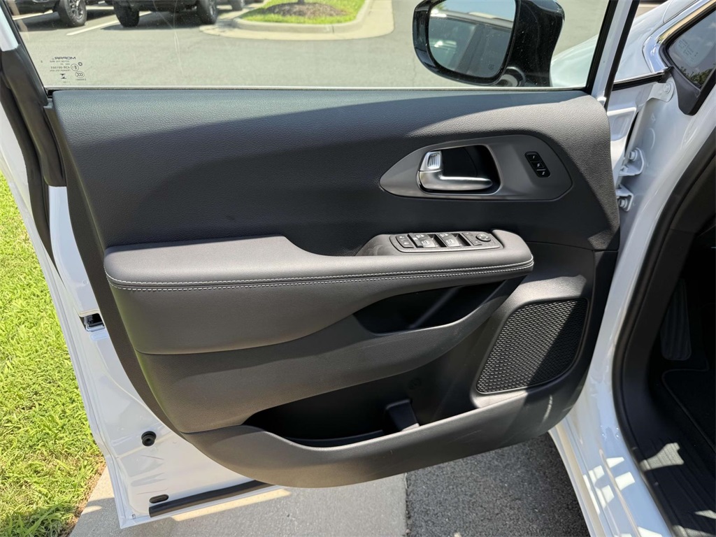 2025 Chrysler Pacifica photo 25