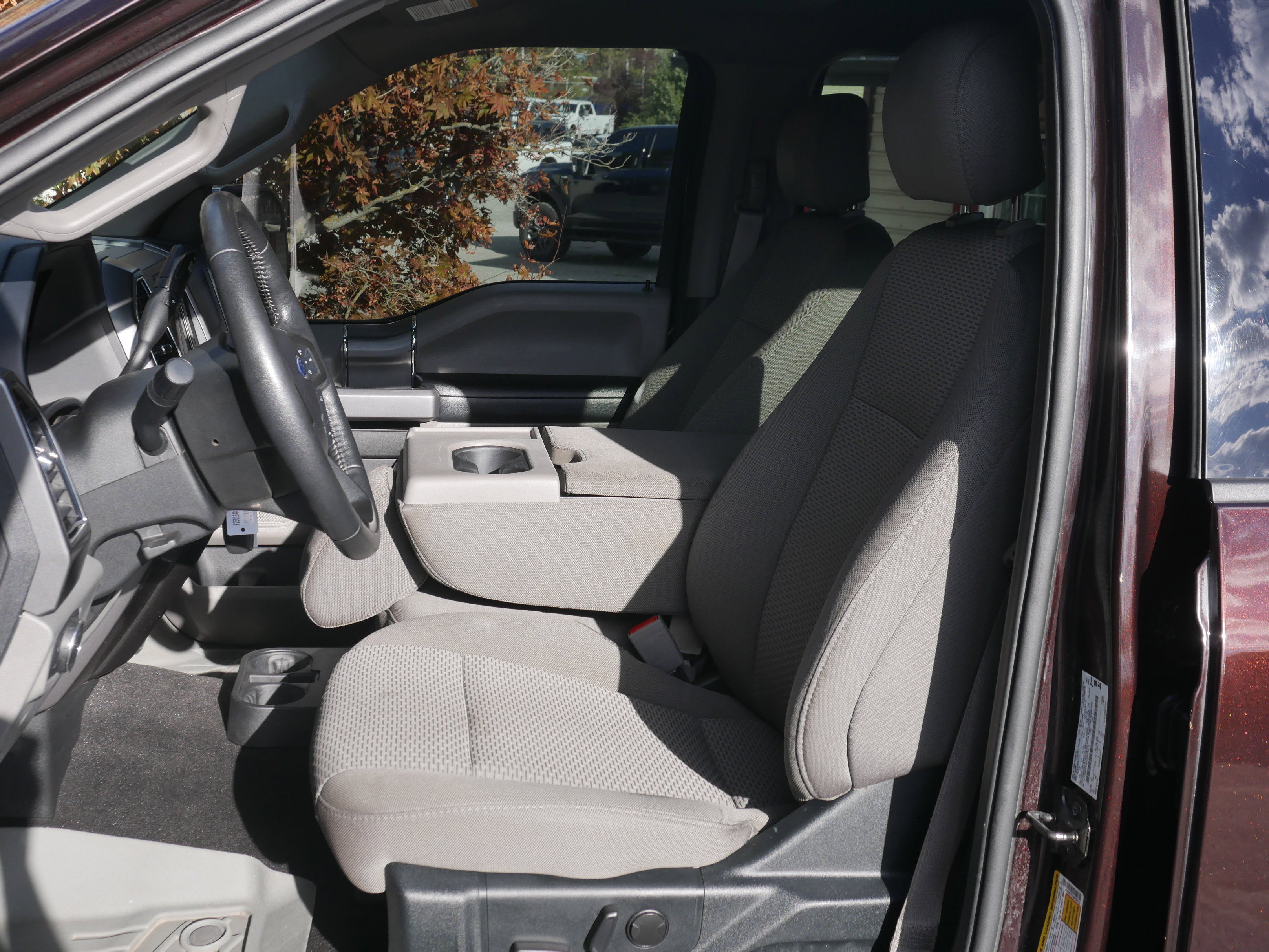 2020 Ford F-150 XLT photo 2