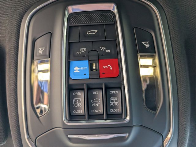 2025 Jeep Grand Cherokee Limited photo 16