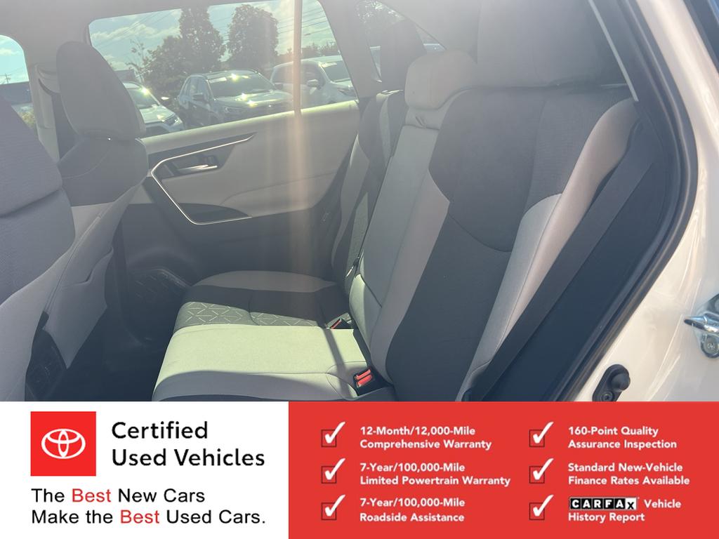 2025 Toyota RAV4 XLE photo 3