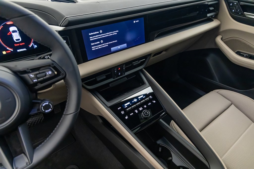2024 Porsche Macan Electric 4 photo 17