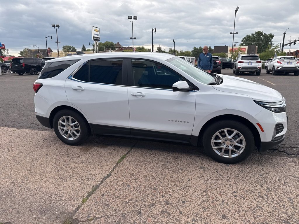 2024 Chevrolet Equinox LT photo 4