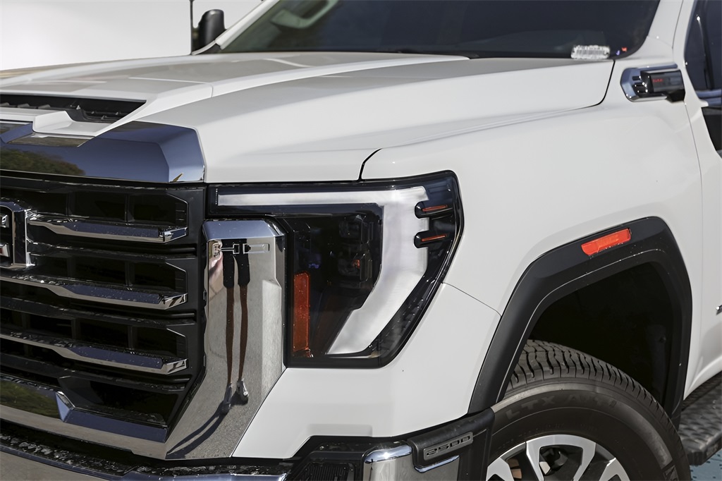 2025 Gmc Sierra 2500 HD SLE photo 2