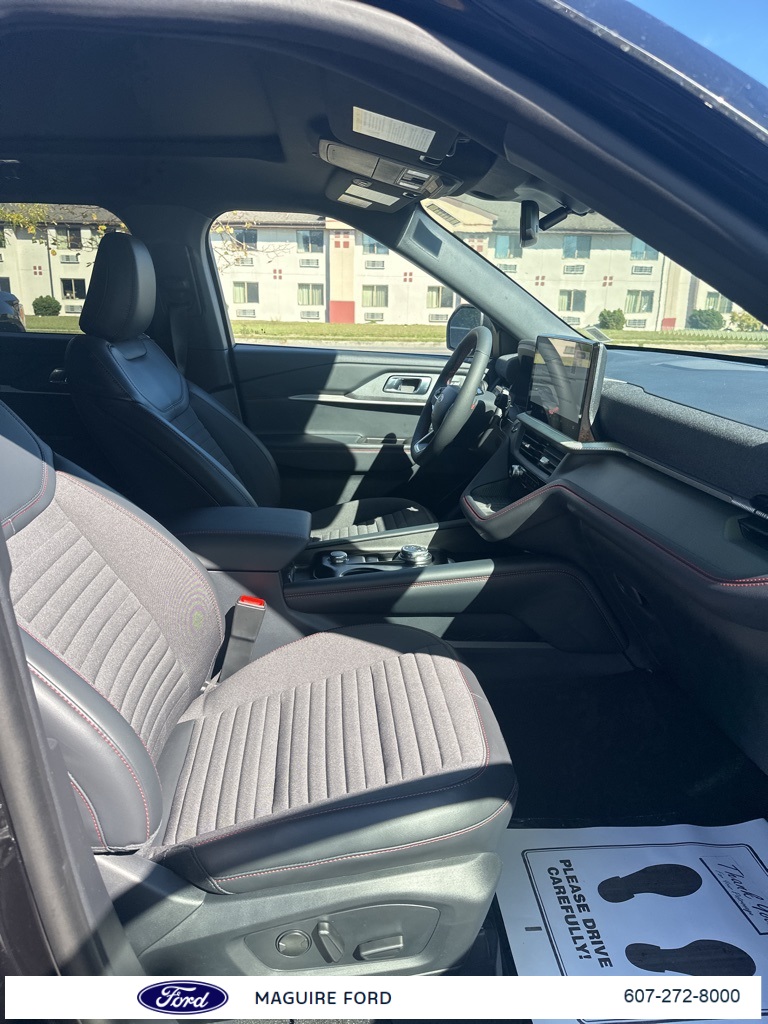 2025 Ford Explorer ST-Line photo 11