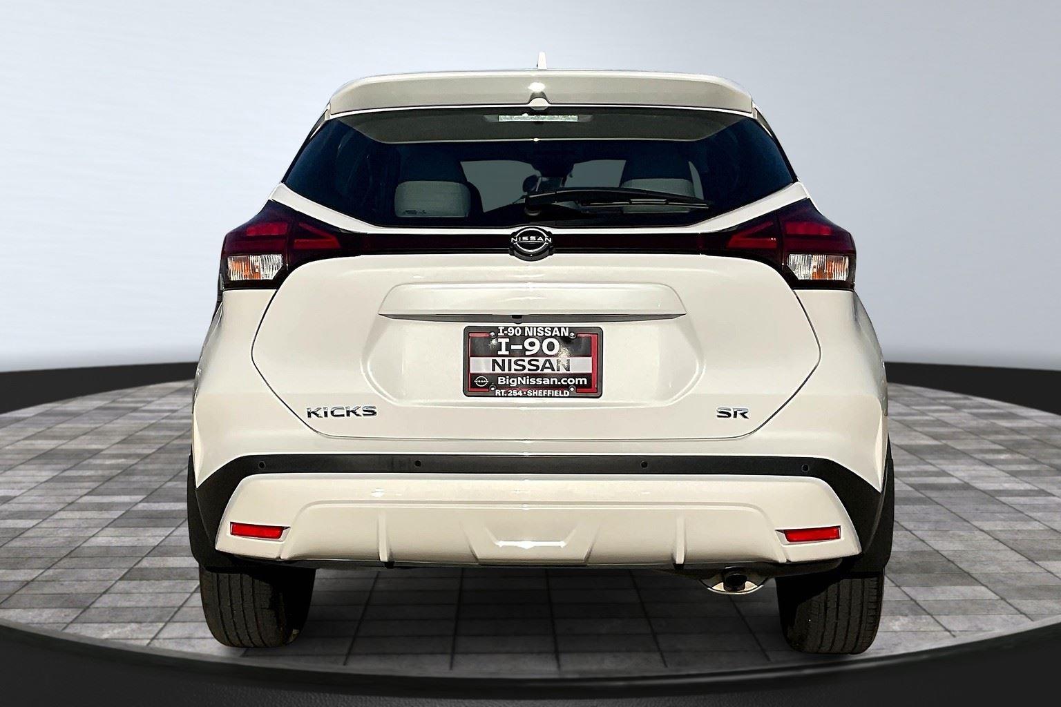 2023 Nissan Kicks SR photo 4