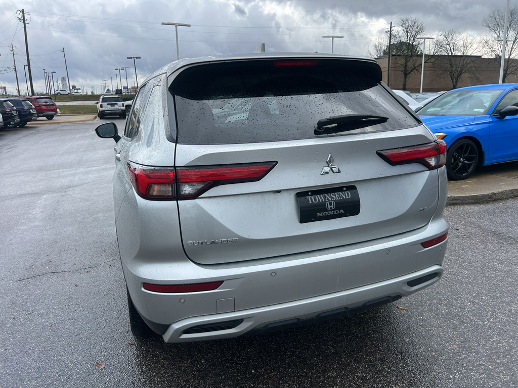 2024 Mitsubishi Outlander SE Black Edition photo 3