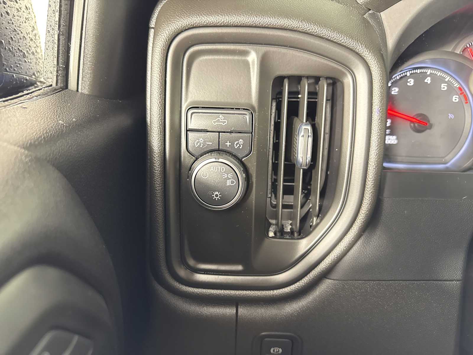 2022 Chevrolet Silverado 1500 Custom photo 14