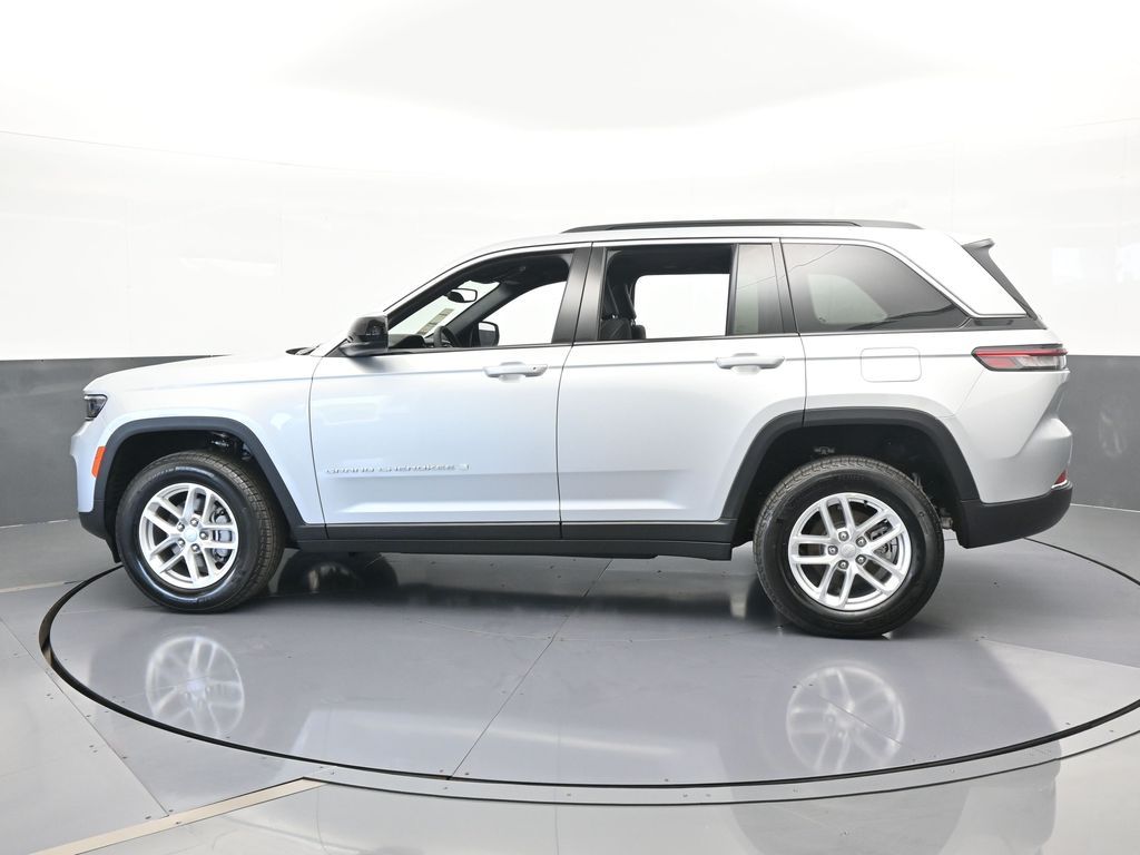 2024 Jeep Grand Cherokee Laredo X photo 3