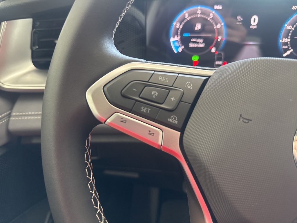 2025 Volkswagen Tiguan SE photo 14