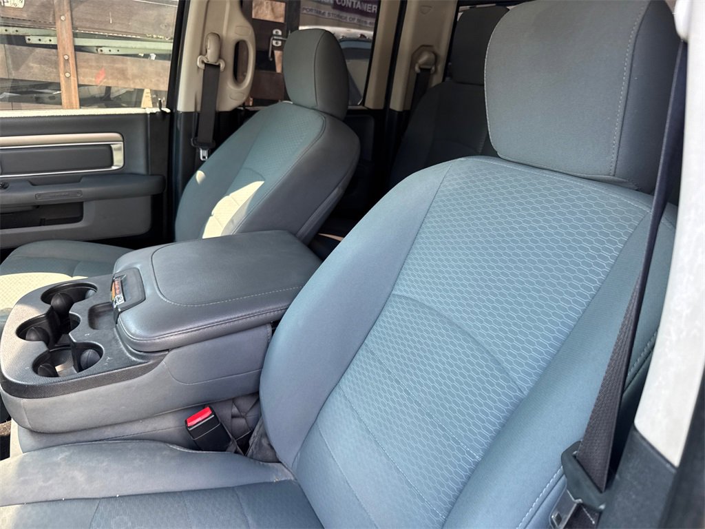 2017 Ram 1500 SLT photo 6