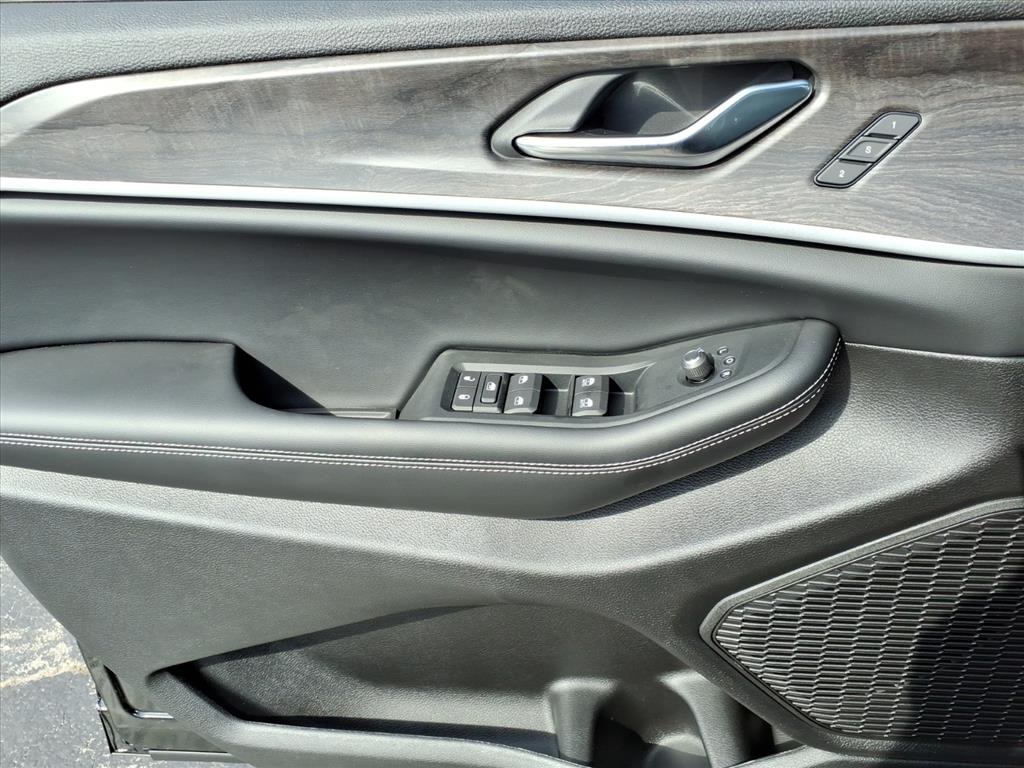2025 Jeep Grand Cherokee Limited photo 2