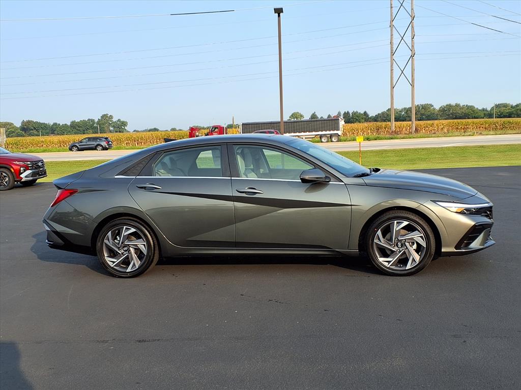 2025 Hyundai Elantra Limited photo 2