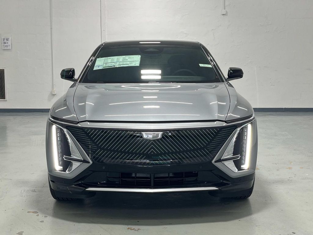 2025 Cadillac Lyriq Luxury photo 3