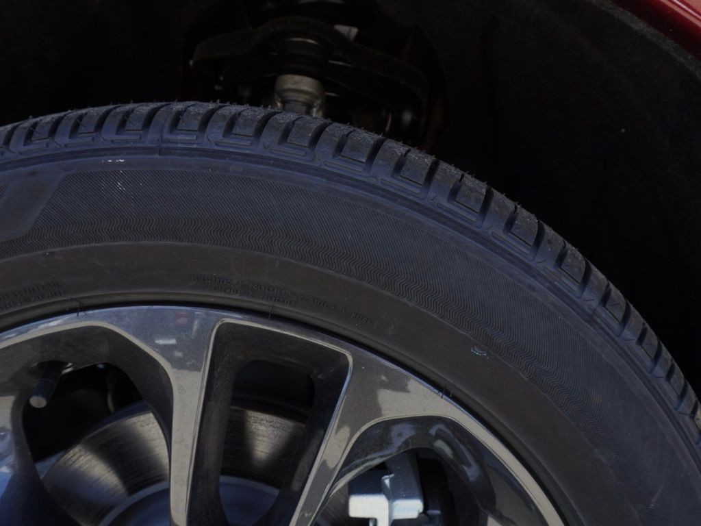 New 2024 Octane Red Pearl-Coat Exterior Paint Dodge SXT Blacktop image 10