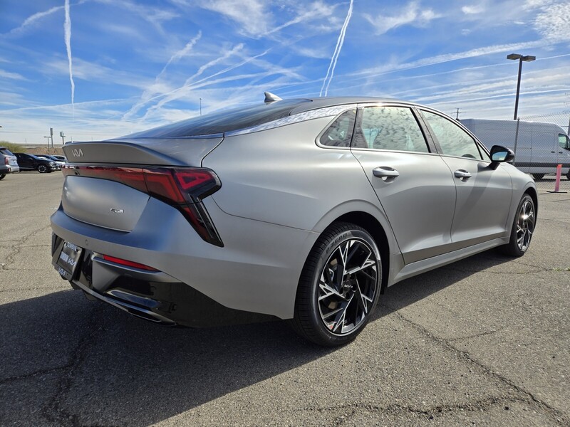 2025 Kia K5 GT-Line photo 3