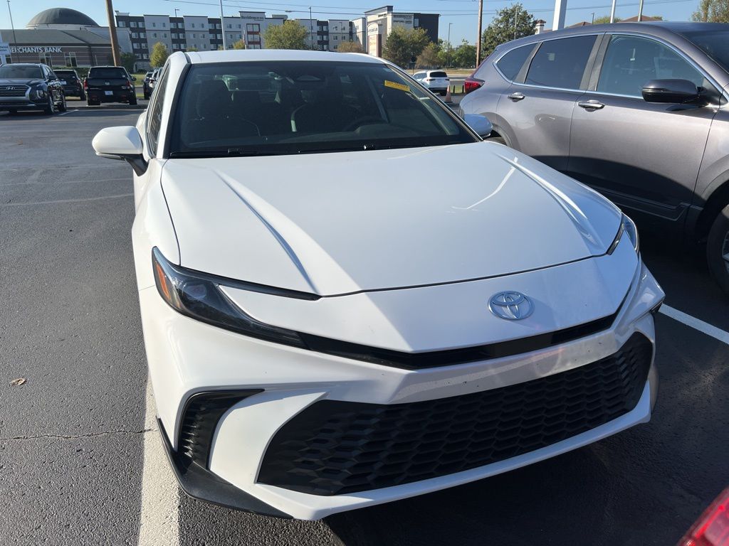 2025 Toyota Camry SE photo 5