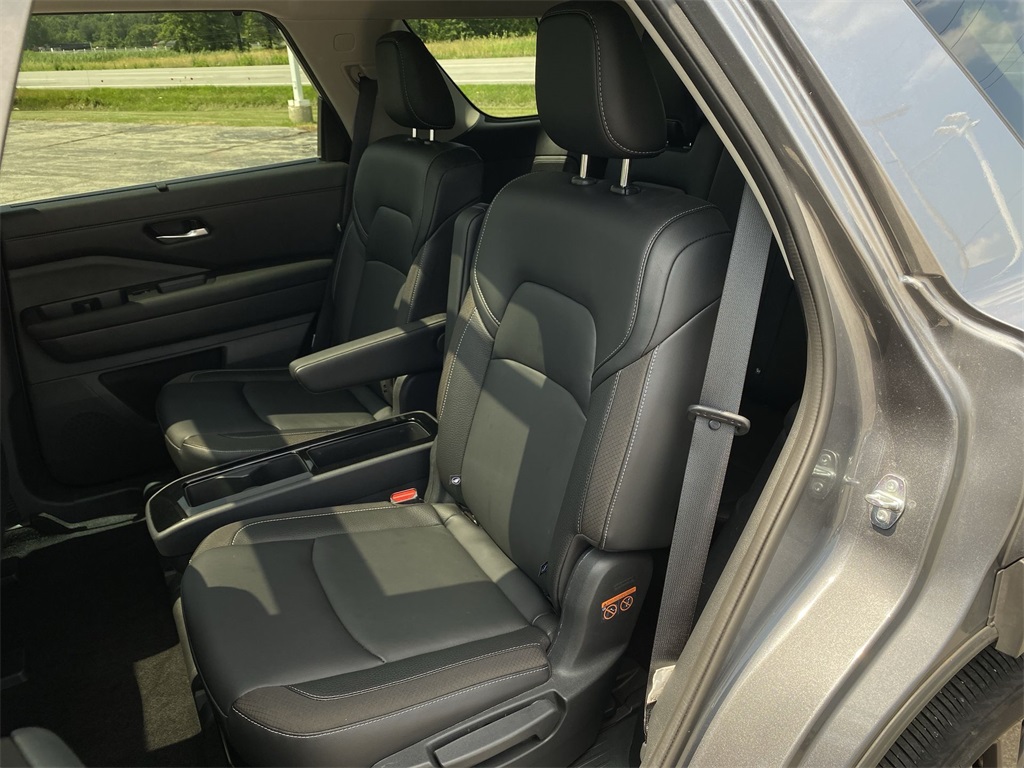 2023 Nissan Pathfinder SL photo 25