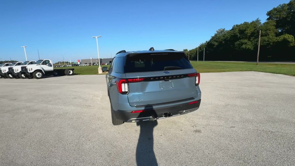 2025 Ford Explorer photo 7