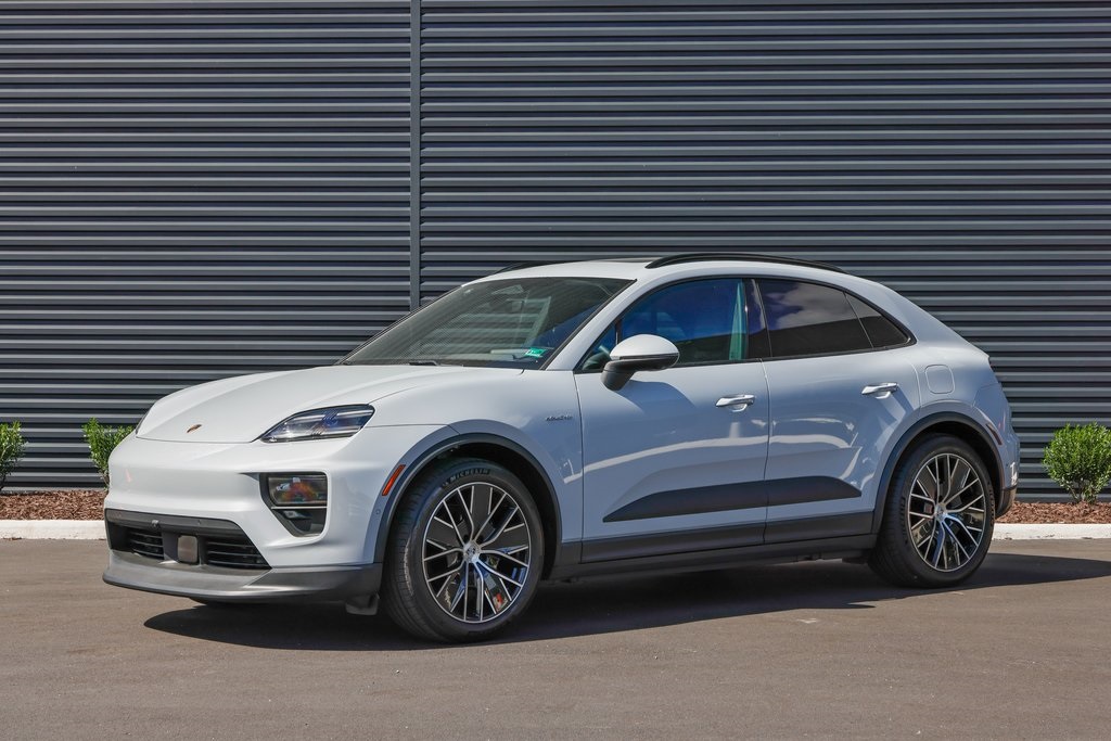 2025 Porsche Macan Base
